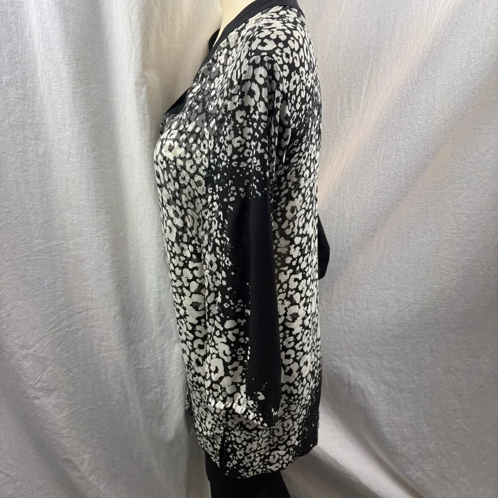 Amber Sun Silk Black, White & Grey Print V-Neck Blouse L - Picture 3 of 9